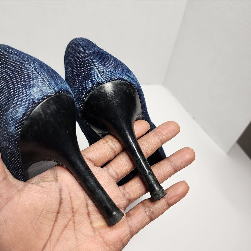 Stuart Weitzman  - Picture 8 of 13